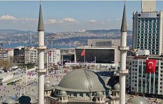 Taksim Camii, Çamlıca Camii ile aynı karede