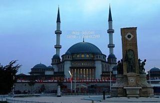 Taksim Camii mahyalar ile süslendi