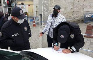 Taksim’e turist gibi gelen iki göçmene ceza