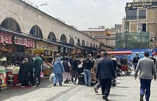 Tam kapanma öncesi Eminönü’nde alışveriş yoğunluğu
