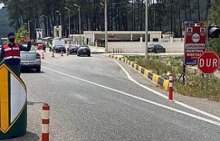 Tam kapanma öncesi Marmaris’e girişte denetimler...