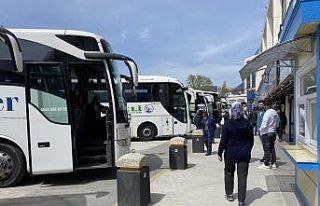Tam kapanma öncesi otogar yoğunluğu