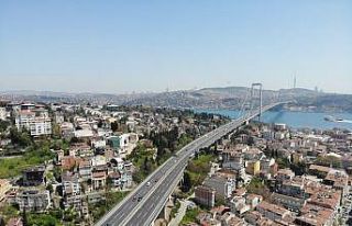 Tam kapanmanın ilk gününde 15 Temmuz Şehitler...