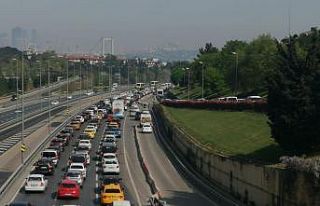 Tam kapanmanın ilk gününde 15 Temmuz Şehitler...