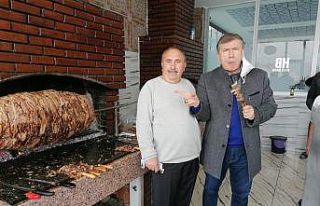 Tanju Çolak, Oltu Cağ kebabının tadına hayran...