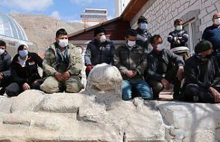 Tarihi eserleri vermek istemeyen mahalle sakinleri...