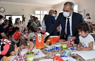 Tarsus’ta ’Köyüm Uzakta Öğretmenim Yanımda...