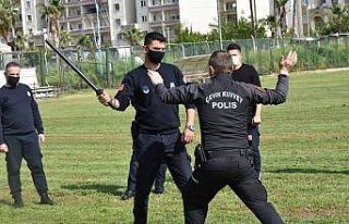 Tarsus’ta Zabıta ekiplerine ‘Yakın Savunma Teknikleri...