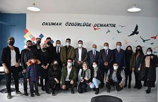 Tatvan Belediyesinden köy okuluna kitap desteği