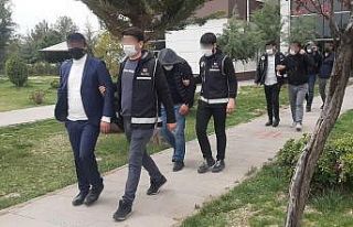 Tefeci operasyonunda yakalanan şahıslar sağlık...
