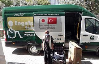 Tekerlekli sandalyeler hak sahiplerine teslim ediliyor