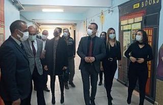 Tekin, ilçelerde incelemelerde bulundu