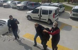 Tekirdağ’da Atatürk büstlerine yazı yazan şahıs...