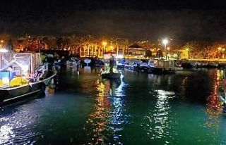 Tekneler karaya oturdu, 7 kişi mahsur kaldı