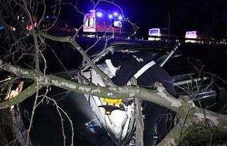 TEM’de feci kaza, kontrolden çıkan cip su kanalına...