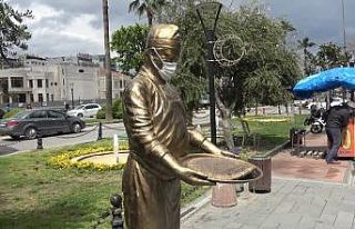 Tepsisi çalınan ’Künefeci Heykeli’’ yeniden...