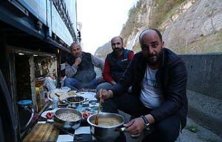 Tır kuyruğunda iftar telaşı