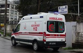 Tıraş olurken kendini kesen mahkum hastanelik oldu