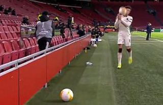 Top toplayıcı, Riccardo Calafiori’nin suratına...