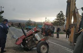 Traktörün ikiye bölündüğü kazada 1 kişi yaralandı