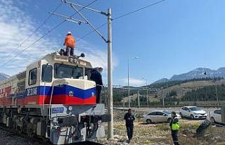Tren kazası bölgesinde enkaz kaldırma ve onarım...