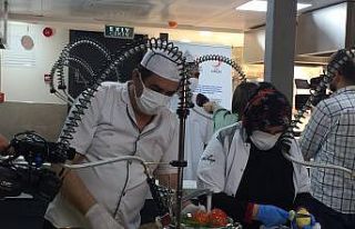 Türk ve Suriyeli aileler birbirleri için iftar sofrası...