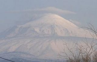 Türkiye’nin çatısı Ağrı Dağı’nda karlar...