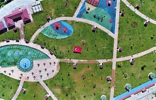 Tuşba Belediyesinin sahil parkı göz kamaştırıyor