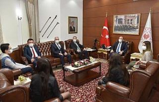 Tutulmaz, Türkiye 1.si üç öğrenciyi ödüllendirdi
