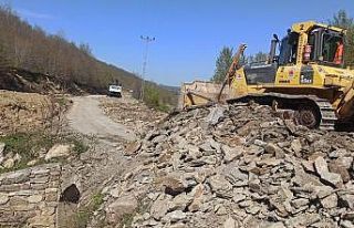 Tuzaklı-Üçpınar grup yolunda genişletme çalışması