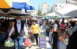 Üç günlük kısıtlama öncesi semt pazarları...