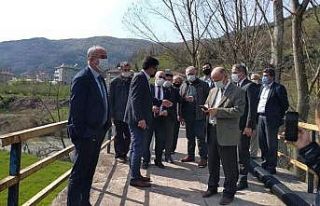 Üç mahalleyi birbirine bağlayan köprüde inceleme...