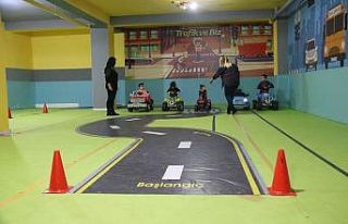 Ücretli öğretmenlikten biriktirdikleri parayla...