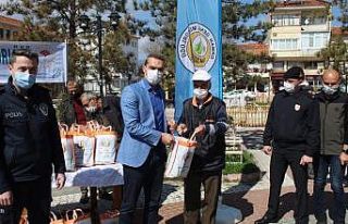 Ücretsiz 3 bin fidan dağıtıldı