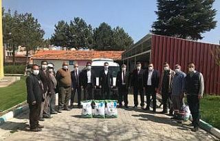 Üreticilere kuru fasulye tohumu dağıtıldı