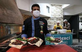 Urfalı ustalar Edirneli ustaları ciğer kebabı...