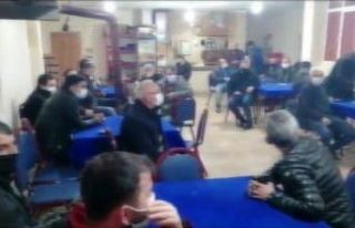 Üsküdar’da kısıtlama gününde kahvehanede toplanan...