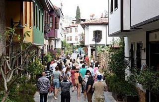 Uysal, yabancı turizmcilere seslendi: “Doğru ülkedesiniz”