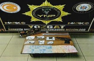 Uyuşturucu satıcısının üzerinden kurusıkı...