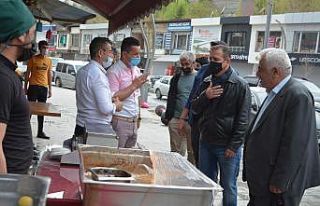 Vali Akbıyık, iftara 1 saat kala denetimlerde bulundu