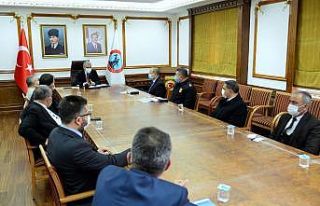 Vali Akın, "Aile içi görüşmelerden kaçının"