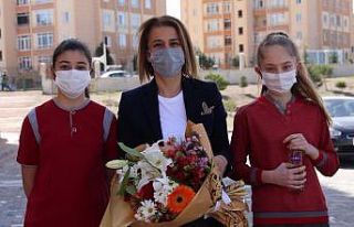 Vali Becel, anaokulu ve 8.sınıf öğrencilerini...