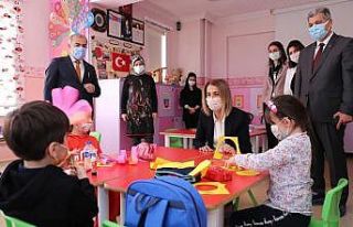 Vali Becel, haftaya okul ziyaretleri ile başladı