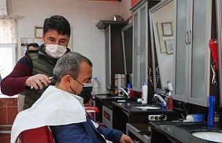 Vali, berber koltuğunda