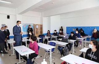 Vali Çelik: ”Düşünebilmeli ve kendinize saygı...