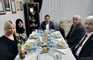 Vali Çiçek ilk orucu şehit ailesi ile açtı