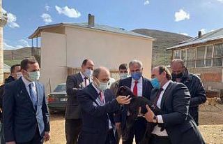 Vali Epcim, köylerde üreticilerle biraraya geldi