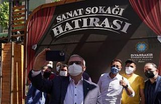 Vali Karaloğlu, Sanat Sokağı’nın ilk hatıra...