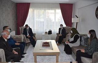Vali Sezer’den şehit Ahmet Sandalcı’nın ailesine...