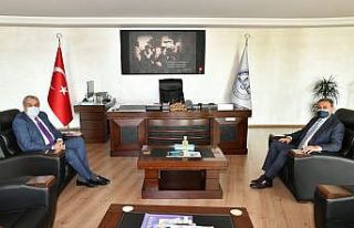 Vali Şıldak’tan, Yeni Müftü Celal Sürgeç’e...